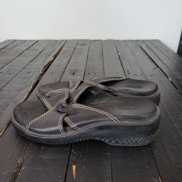 Aerosoles Women's 8.5 Black Leather Slip On Sandals Slides Wedges Comfort Shoes - Picture 4 of 8